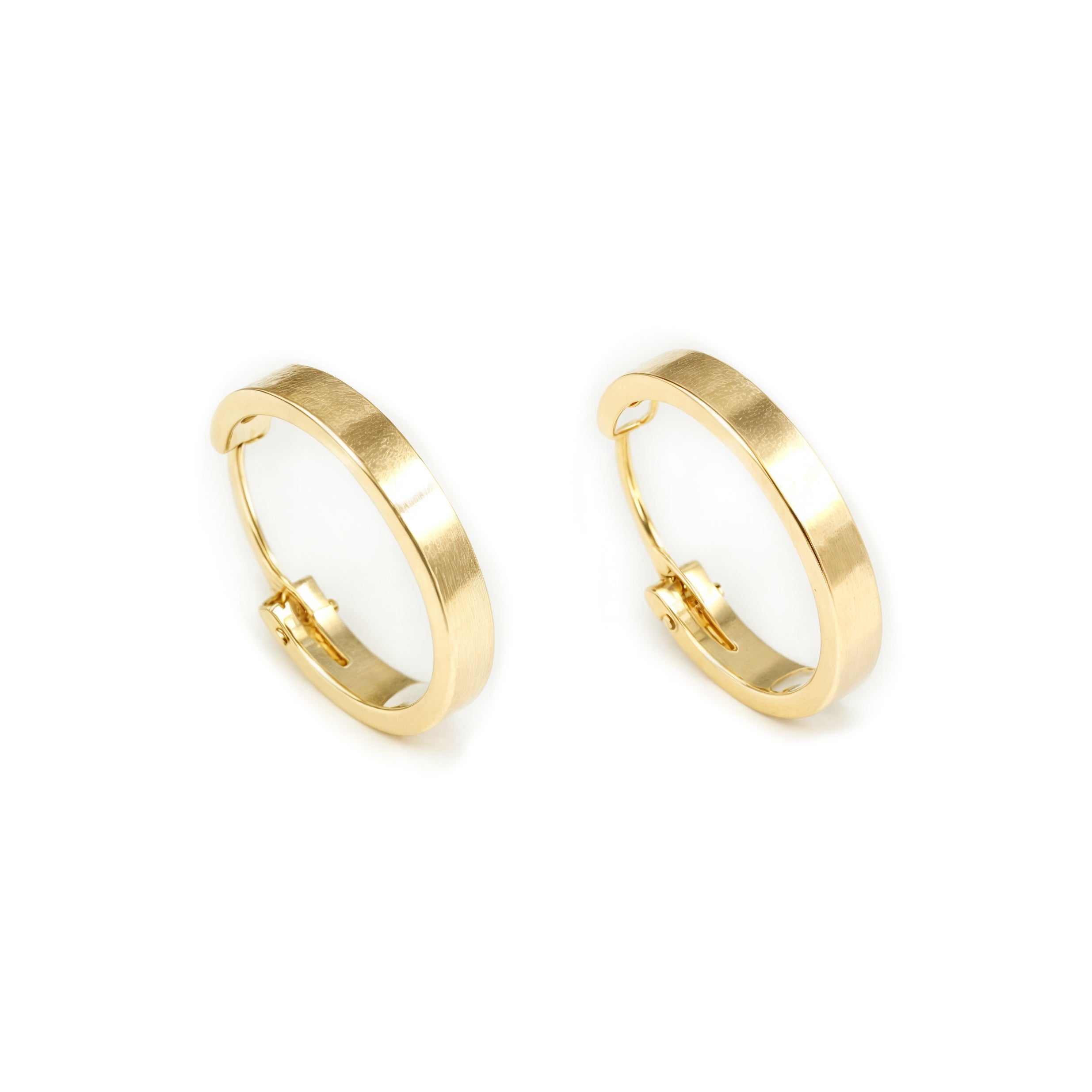 Medalla Oro Amarillo 18K Personalizada Angel Ondulado Mate Y Brillo 17